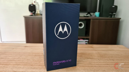 Review Motorola One Fusion Overcluster Caja