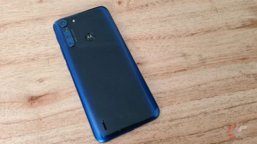 Review Motorola One Fusion Overcluster Parlante