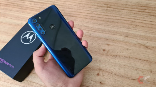 Review Motorola One Fusion Overcluster Trasera