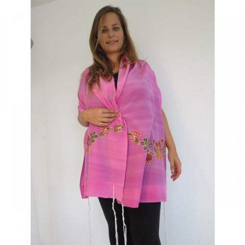 Girl’s are always very specific with their style.  Now every girl would definitely need a tallit for bat mitzvah. But how can you find a piece that follows the current trend of clothing? Fret not as galileesilks follows towards the contemporary fashion and attractive designs. For more details, visit: https://bit.ly/2Po3LBV