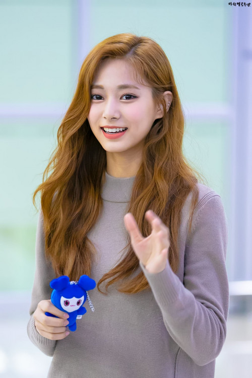 Tzuyu-1-2.jpg