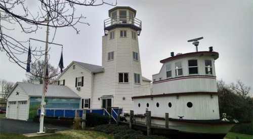 lighthouse tugboat house1 e1424643201503