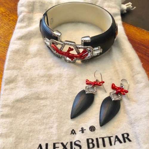 Shop Women's Alexis Bittar Black Red size OS Bracelets at a discounted price at Poshmark Description: Alexis Bittar limited edition Christmas 2015.