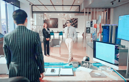 "뷰가 아주 근사하네요"
#로건리 #주단태 #오윤희 #사무실