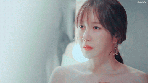 조금만 기다려줘 내가 꼭 해야 될 일이 있어
#심수련 #탈의실