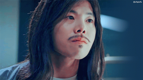 망설이는 호동
#구호동 #탈의실