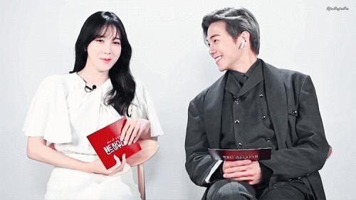 이지아×박은석 ‘코멘터리’가 이렇게 설렌다구요?
https://tv.naver.com/v/18412335
#심수련 #로건리
"왜 웃어?ㅎㅎ"