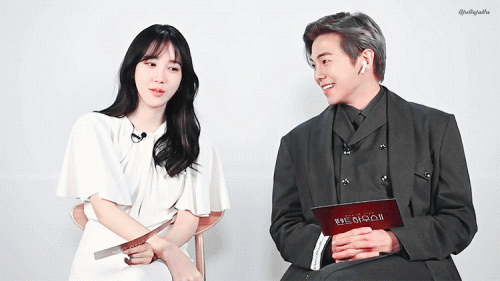 이지아×박은석 ‘코멘터리’가 이렇게 설렌다구요?
https://tv.naver.com/v/18412335
#심수련 #로건리