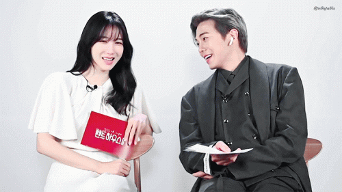 이지아×박은석 ‘코멘터리’가 이렇게 설렌다구요?
https://tv.naver.com/v/18412335
#심수련 #로건리