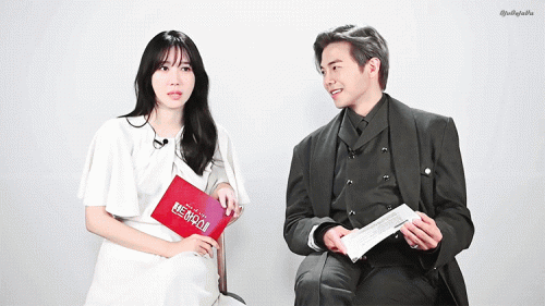 이지아×박은석 ‘코멘터리’가 이렇게 설렌다구요?
https://tv.naver.com/v/18412335
#심수련 #로건리